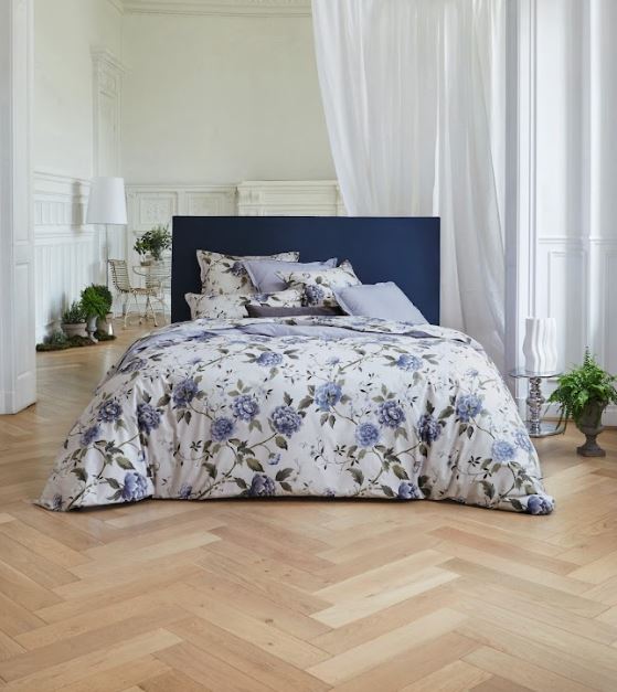 Anne de Solene Amboise Duvet Cover