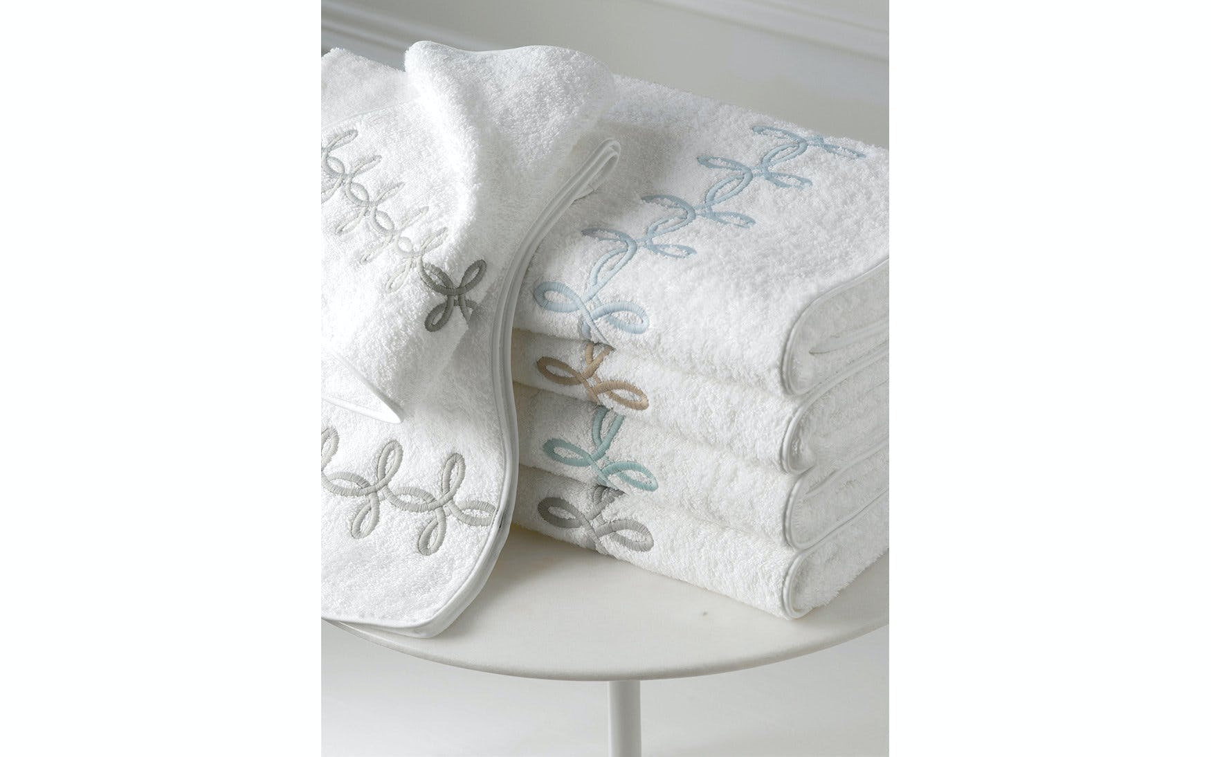 Matouk Gordian Knot Towel